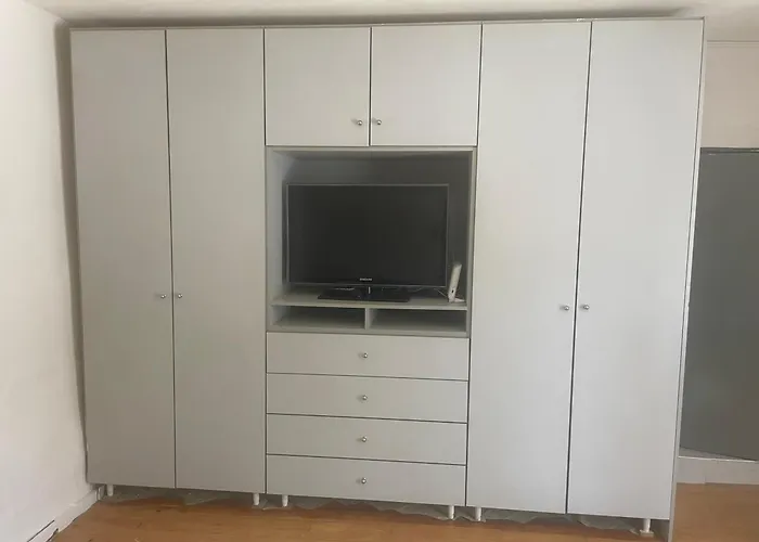 Leonidas Apartments 1