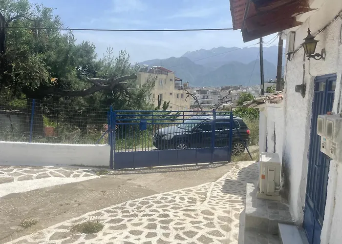 Leonidas Apartments 1